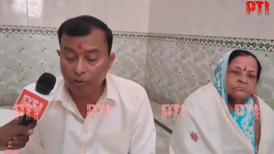 UP: ‘होनी को कौन टाल सकता, जो आया है…उसे जाना है’, पैतृक गांव पहुंचे साकार हरि; हाथरस हादसे पर तोड़ी चुप्पी सूरजपाल (Suraj Pal) उर्फ भोले बाबा उर्फ नारायण साकार हरि