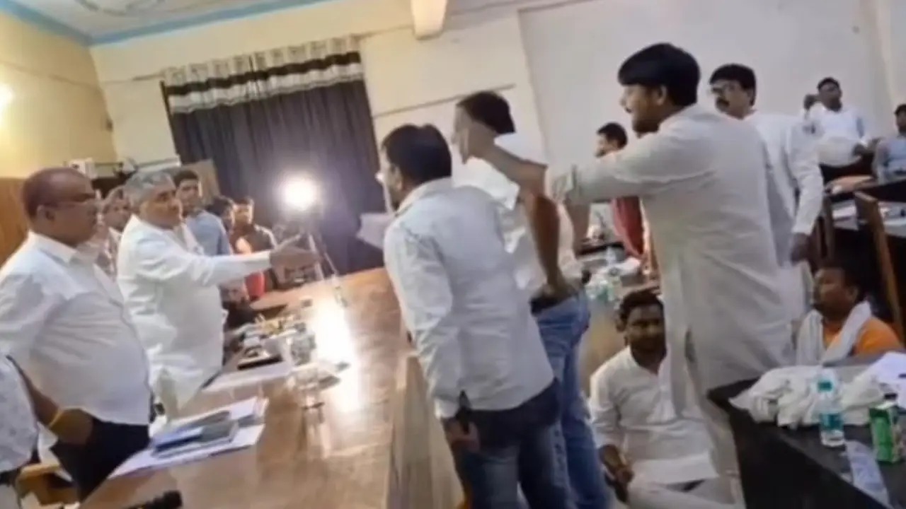 Fatehpur Nagar Palika Meeting, Source-Batkahi