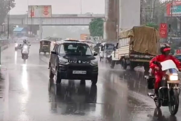 UP Heavy Rainfall Warning: अगले दो दिन बारी बारिश का अलर्ट, 35 जिलों में आकाशीय बिजली गिरने की चेतावनी UP Heavy Rainfall Warning, Source; Batkahi