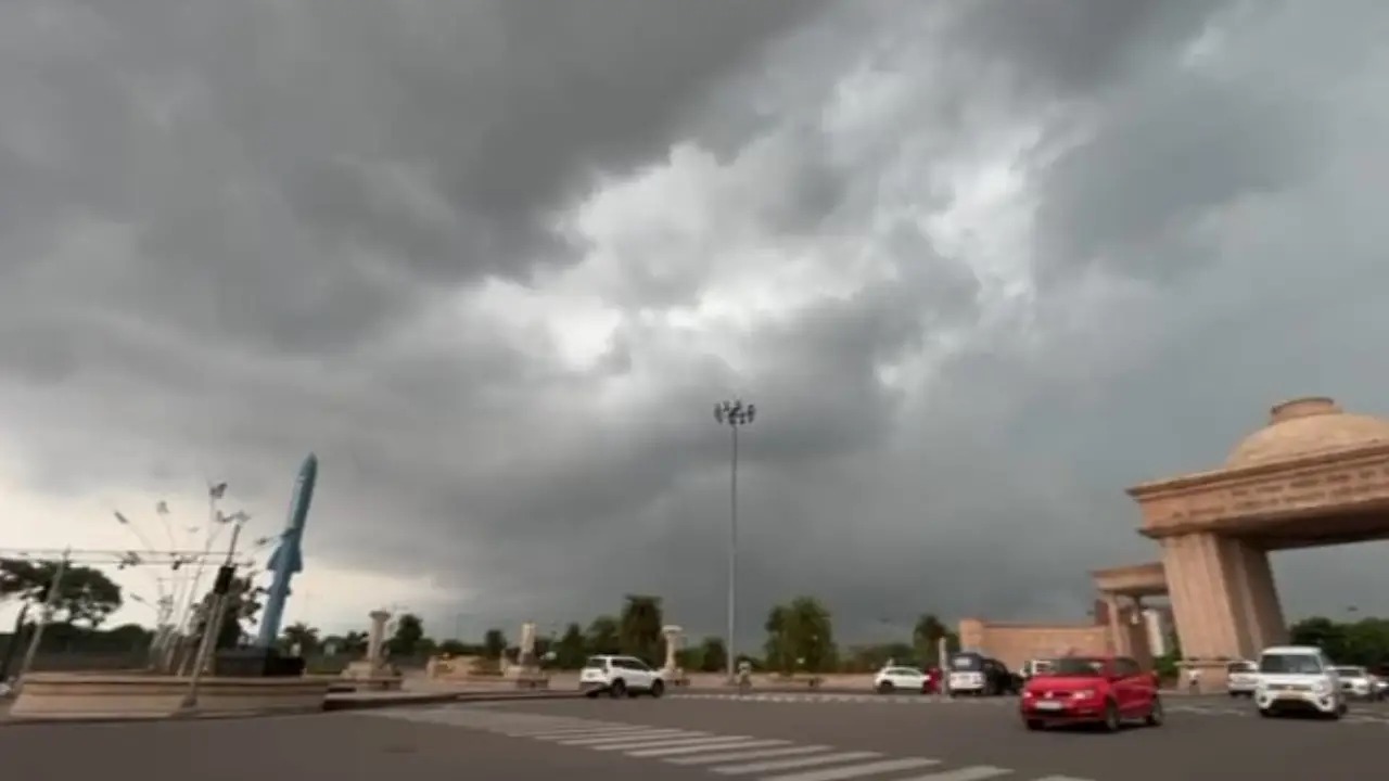 Uttar Pradesh Monsoon Rain, (Source; Batkahi)